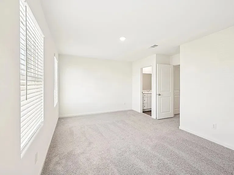 2204 Burnwood St — Photo 12