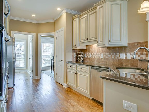5th image of 637 Gardenia Way
