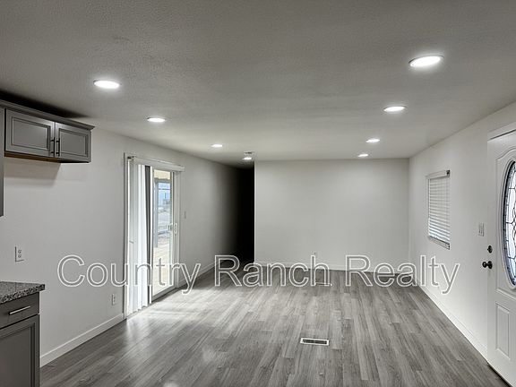 4th image of 5672 S Pearl St