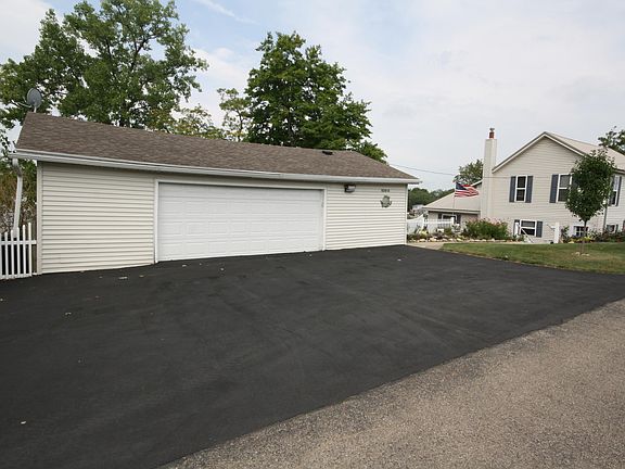 4th image of 10914 South Dr