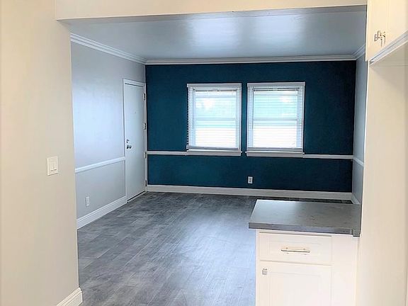 5th image of 152 W Hillcrest Blvd APT 3