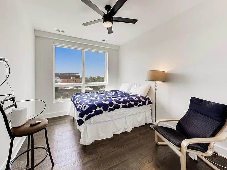 3001 N Southport Ave #403 — Photo 12