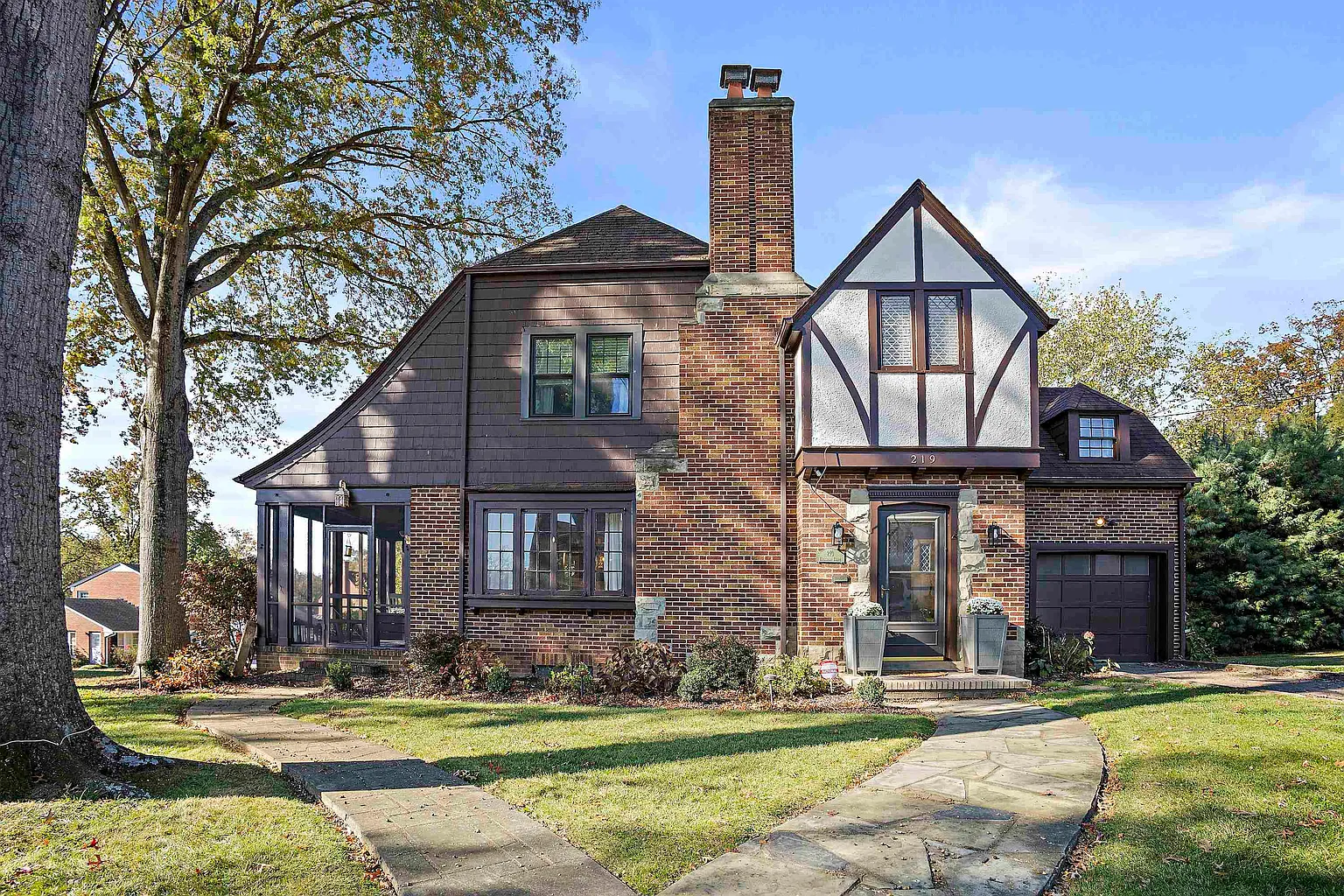 219 Holswade Dr photo 1