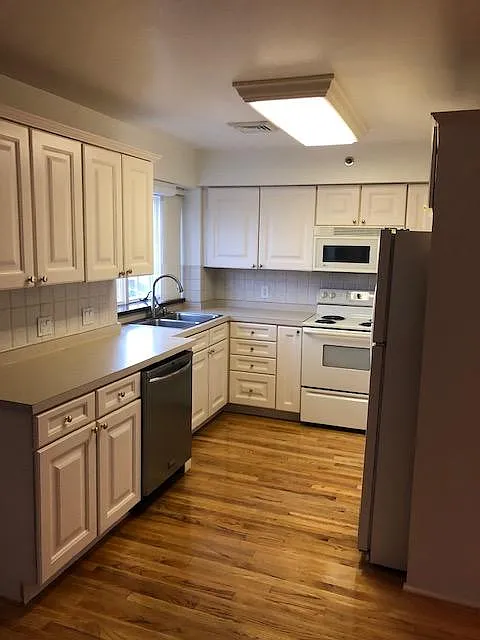 262 E Goepp St — Photo 3