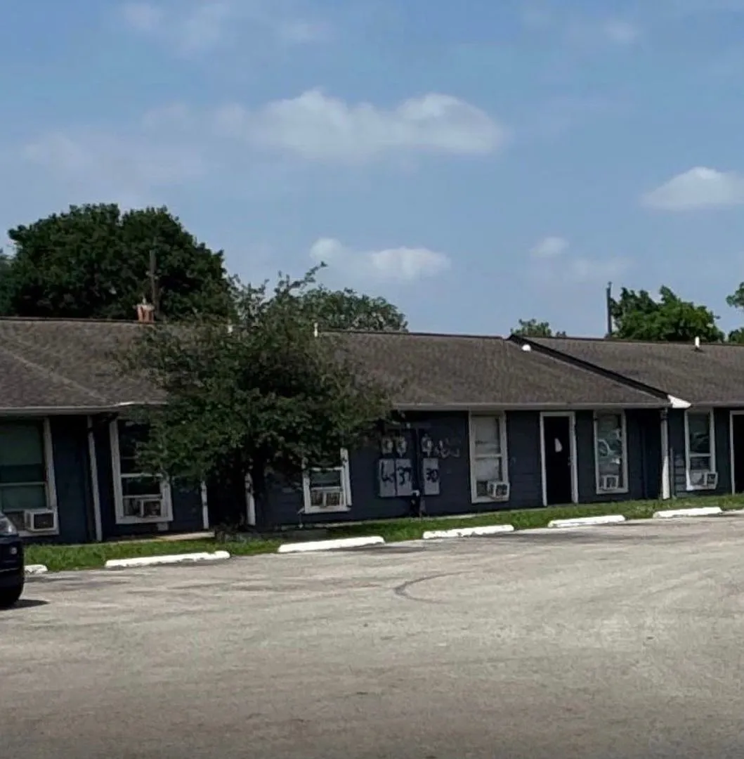 3802 Dabney Apartments — Photo 3