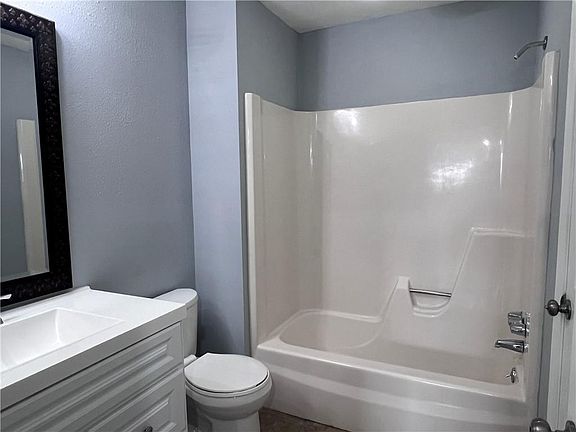 4th image of 714 Fairfax Dr APT 118