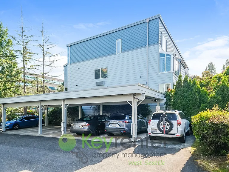 9522 1st Ave NE #B8 — Photo 2