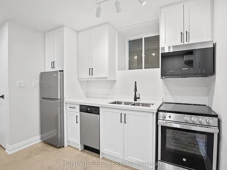 2563 Dundas St W #5 — Photo 4