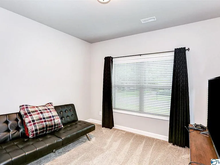 1106 Halsey Ave NE — Photo 12