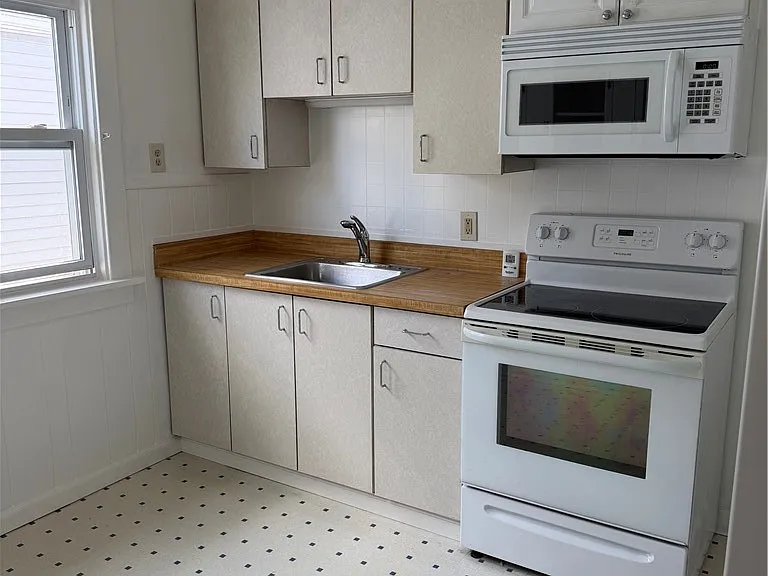 167 Taunton Pl — Photo 2
