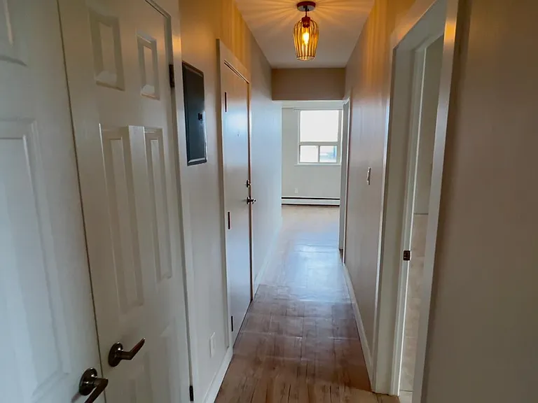 1095 Lakeshore Rd E #2 — Photo 6