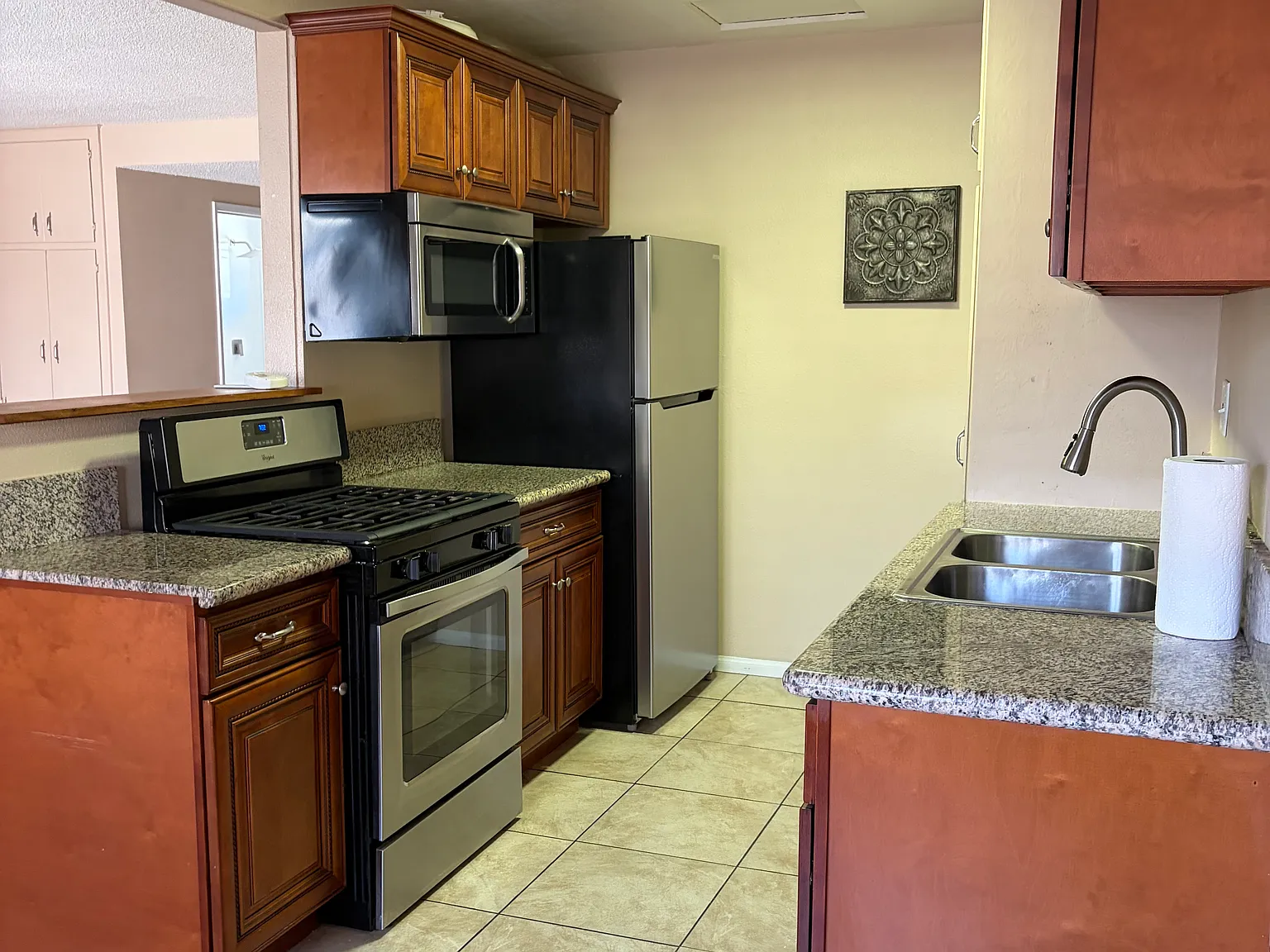 375 W Vernon Dr — Photo 3