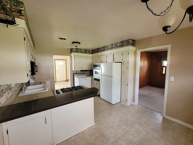 425 Beverly Hills St — Photo 6
