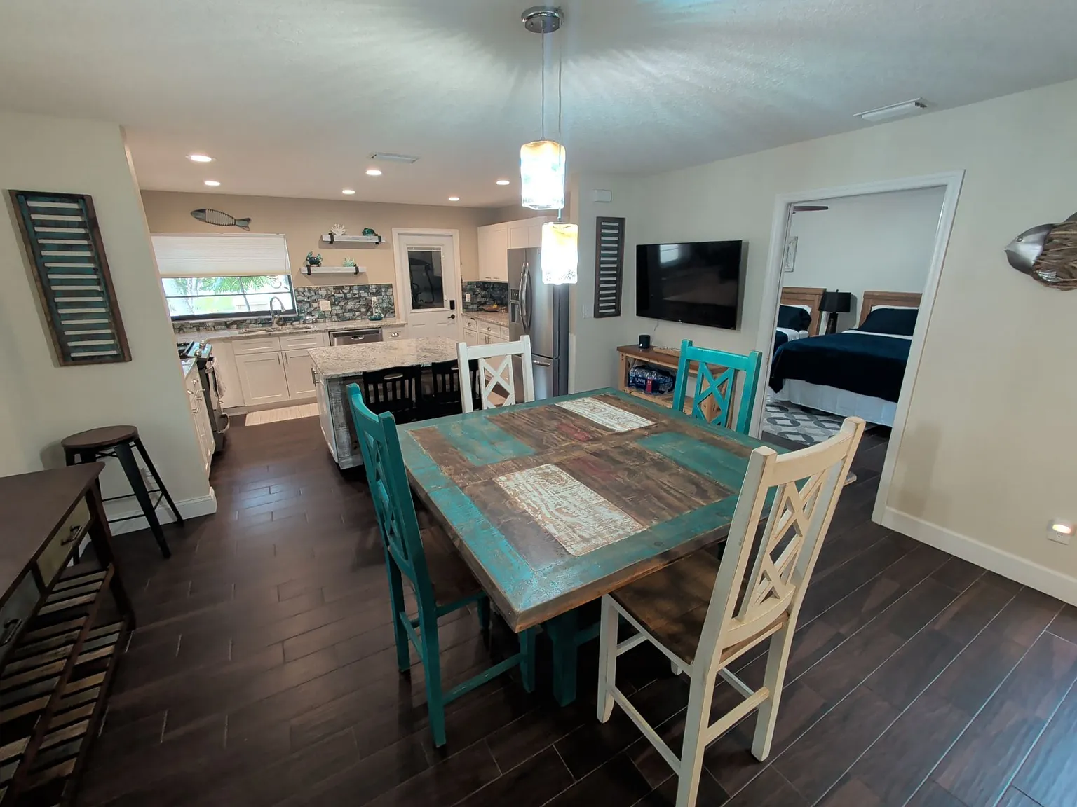 3 bed, 2.0 bath, 1925 sqft, $2,900 — Photo 2