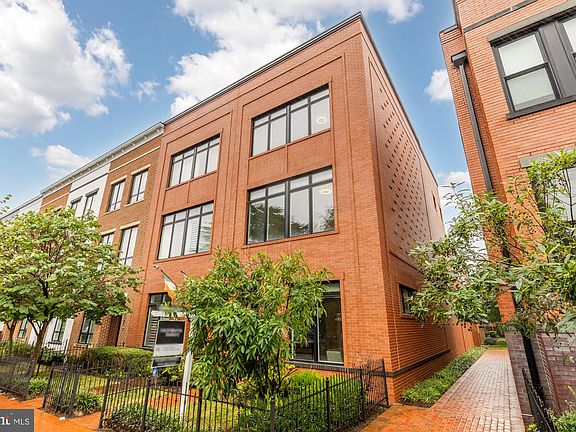 4th image of 1311 D St SE