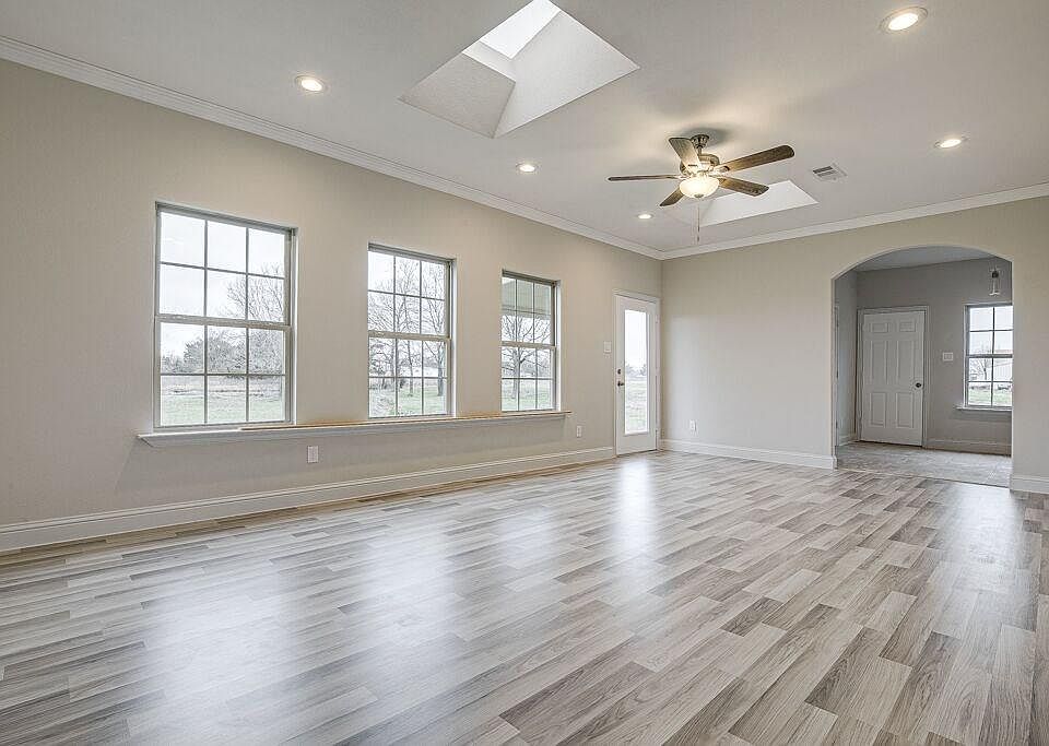 1st image of 141 Wanda Ln