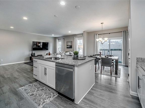 5th image of 227 Noble Woods Dr