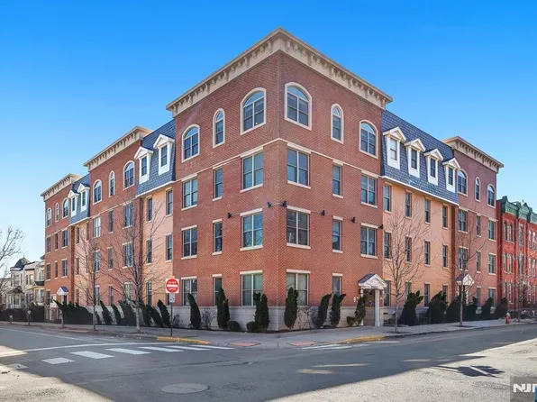 974 Summit Ave, Jersey City, NJ 07307