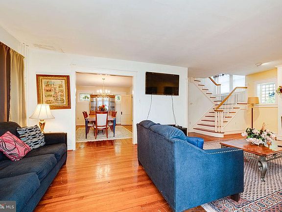 3rd image of 2446 Grandview Ave