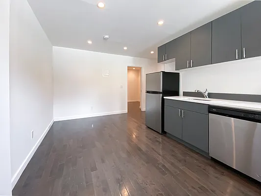 Rented by Kahen Properties | media 7