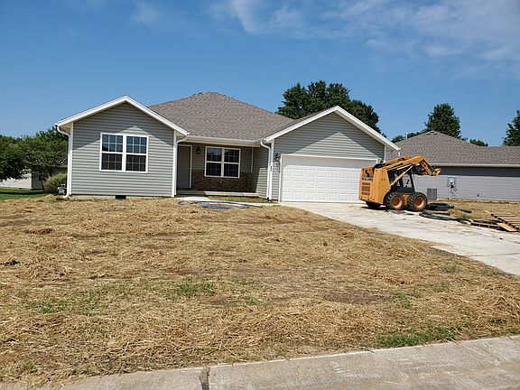 2nd image of 605 Heritage Ln