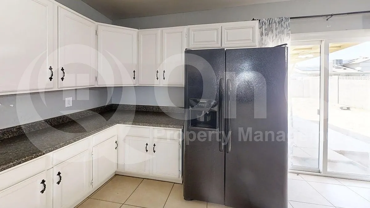 3 bed, 2.0 bath, 1128 sqft, $1,900 — Photo 3