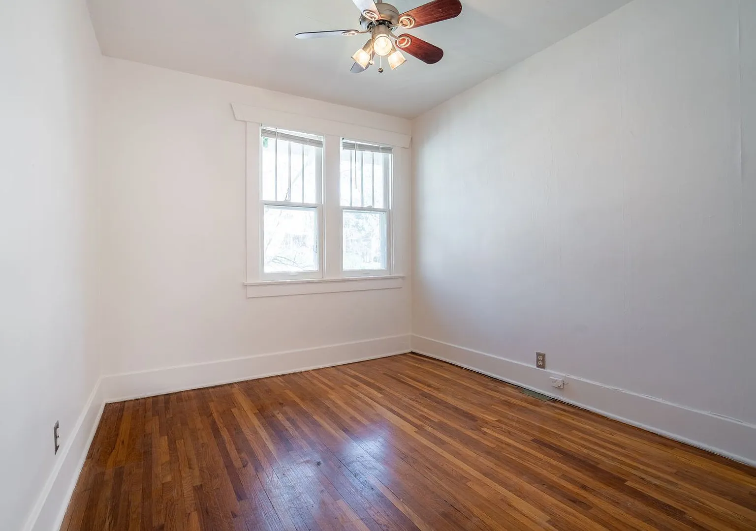 Spacious 2 bedroom home in the heart of City — Photo 2