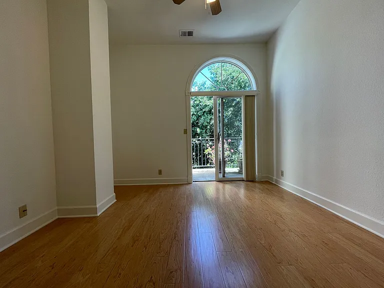 37 E Main St — Photo 2