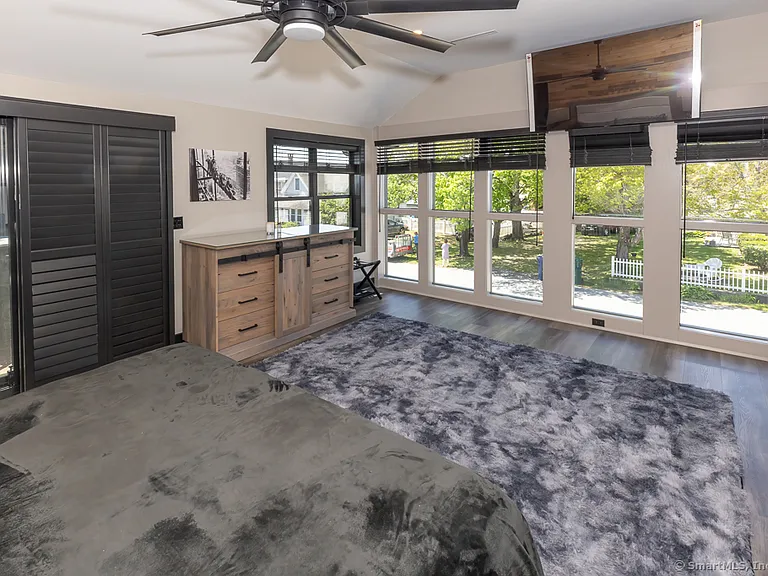 48 Swan Ave — Photo 24