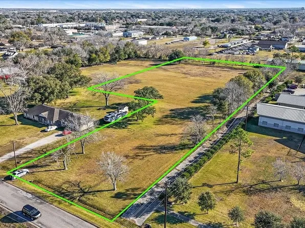 2829 Harkey Rd, Pearland, TX 77584