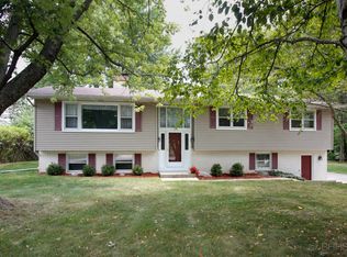 8167 Land O Lakes Dr, Kalamazoo, MI 49048