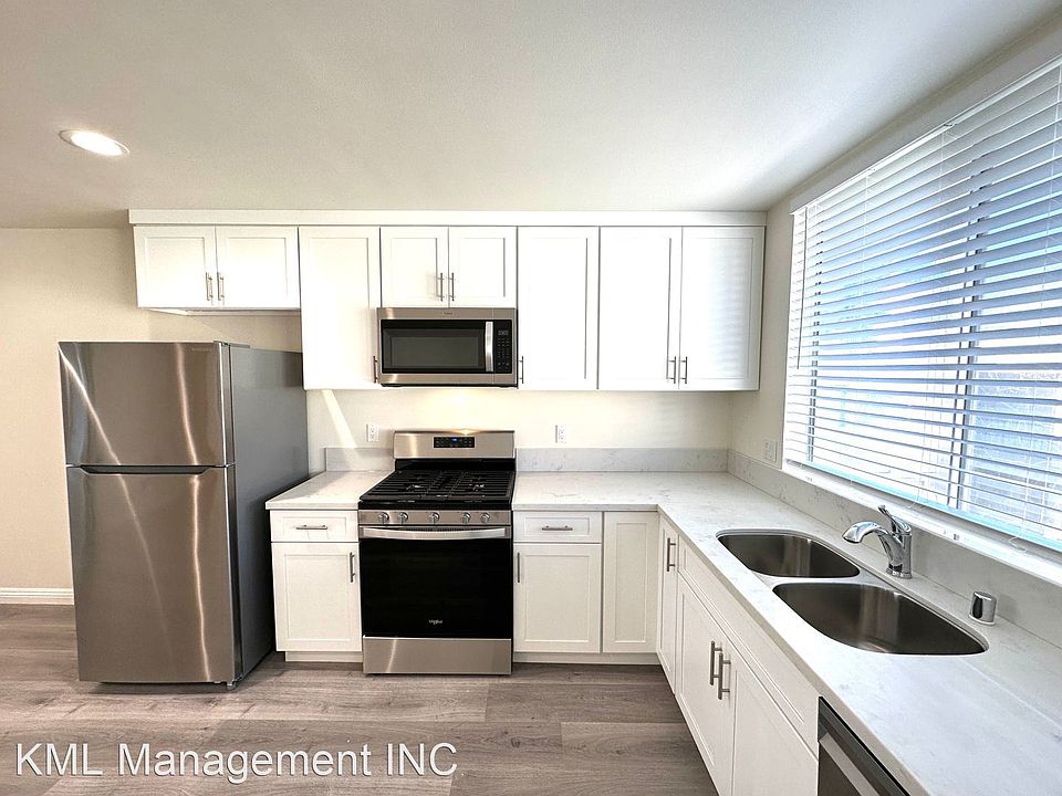 1st image of 160 S Michigan Ave APT 102