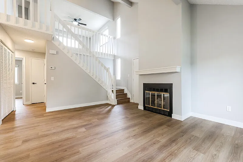 3 bed, 2.0 bath, 1272 sqft, $2,400 — Photo 4