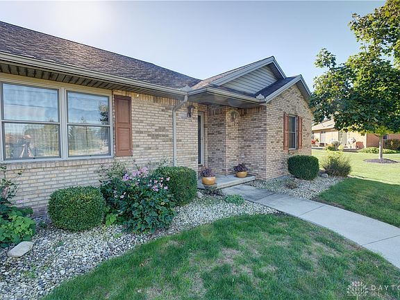 3rd image of 104 Warwick Ct