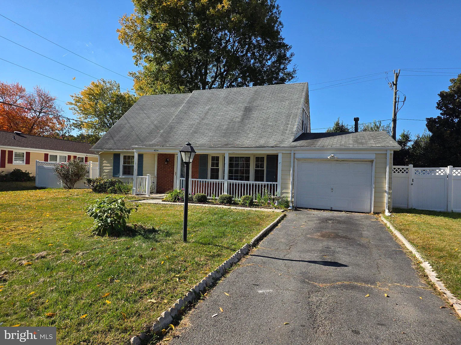 4 bed, 2.0 bath, 1612 sqft, $3,500 — Photo 2