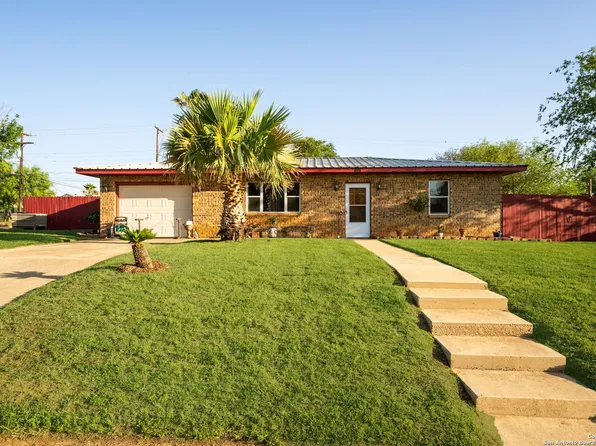 801 CARRIZO ST, Cotulla, TX 78014