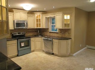 18 Thomas St, Brentwood, NY 11717