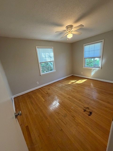 1st image of 1402 Fairfax Dr