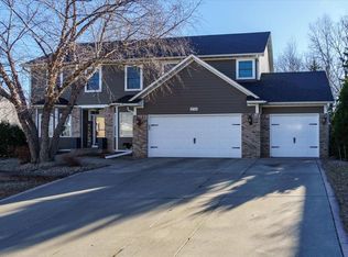 3734 Brown Bear Trl, Eagan, MN 55122