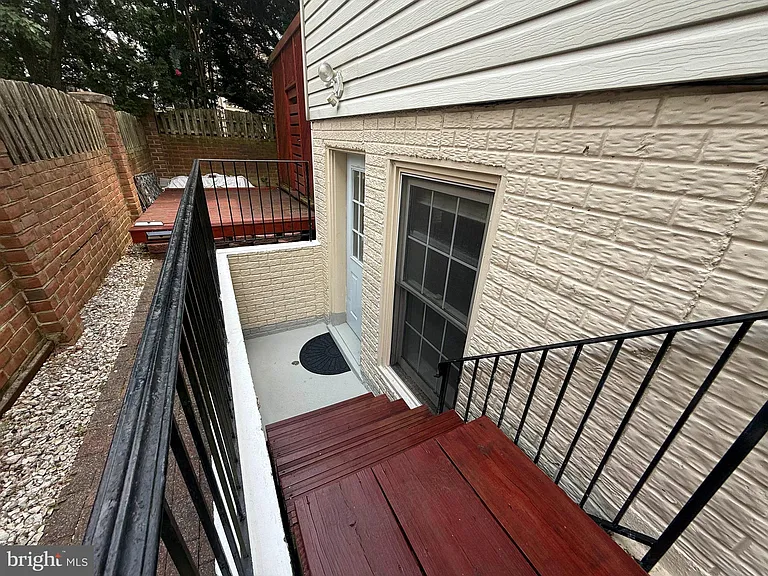 2218 Central Ave #BASEMENT — Photo 2