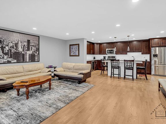 4th image of 1747 W Crystal Ln Unit 407