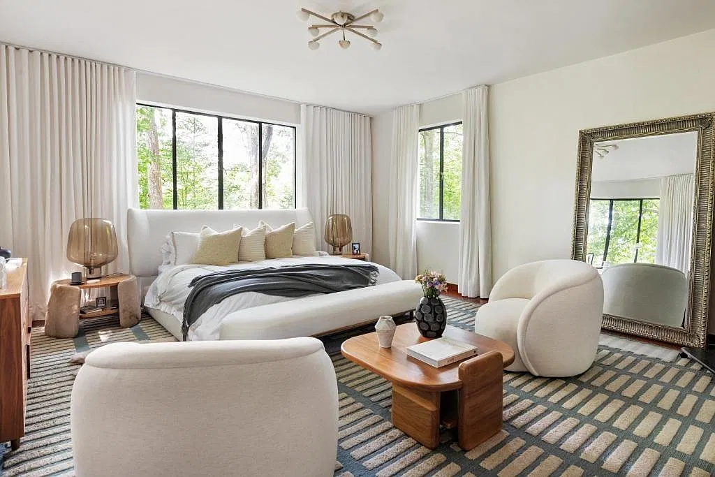 2 bed, 3.5 bath, 3400 sqft, $13,500 — Photo 3