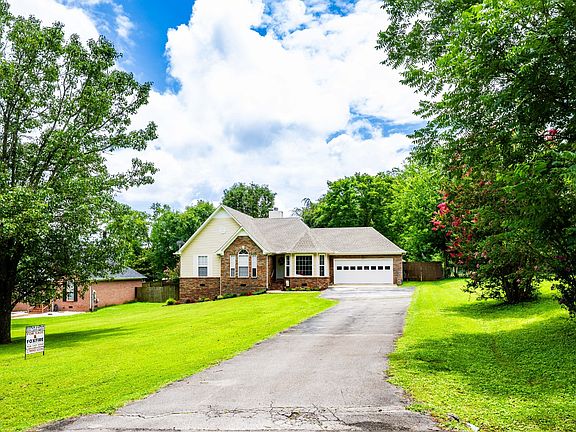 2nd image of 825 Yokley Ln