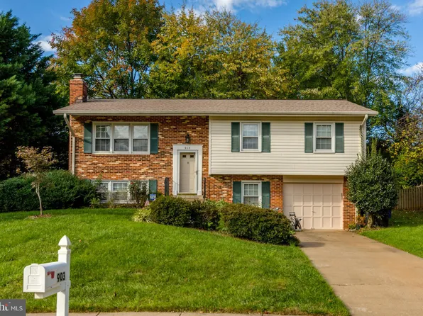 903 Longview Ct, Herndon, VA 20170