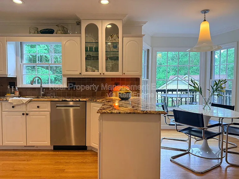1208 Nottingham Dr — Photo 11