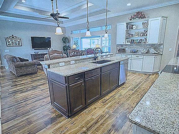 5th image of 519 Dowling Cir