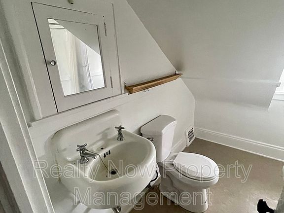 3rd image of 9905 Parkview Ave Floor 2
