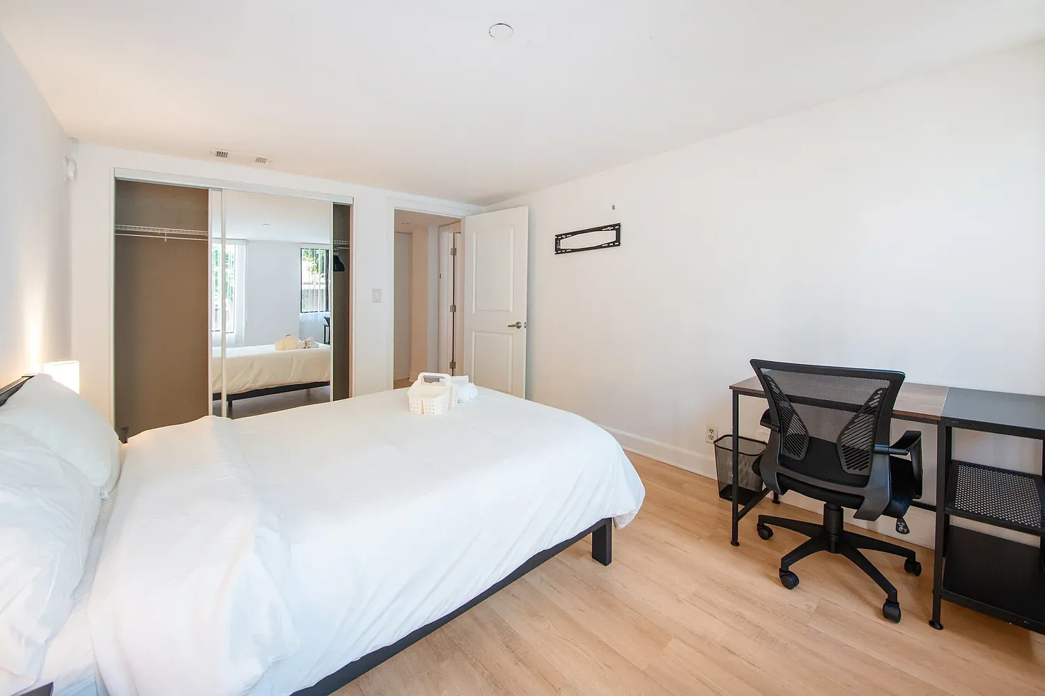 6 bed, $1,500 — Photo 3