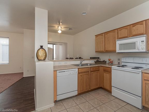 Kitchen-206 E Lawrence #224