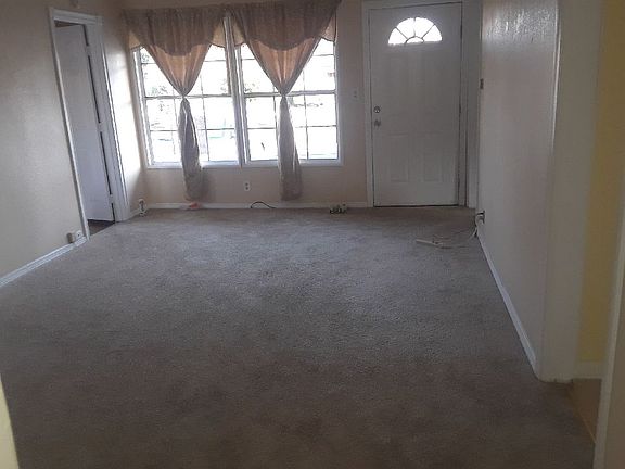 2nd image of 1123 W Dolores St